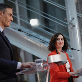 El presidente del Gobierno, Pedro Sánchez, y la presidenta de la Comunidad de Madrid, Isabel Díaz Ayuso, ofrecen una rueda de prensa tras su reunión en la sede de la Presidencia regional, en Madrid (España), a 21 de septiembre de 2020. El objeto de la