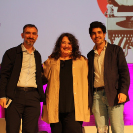 De izquierda a derecha; Ignacio Escolar, director de 'Eldiario.es', Virginia P. Alonso, directora de 'Público', y Rodrigo Pinedo, consejero delegado de Bekane Media.