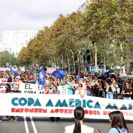 Manifestació a Barcelona per protestar en contra de la Copa Amèrica.