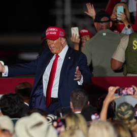 El expresidente estadounidense y actual candidato presidencial republicano Donald Trump durante un mitin en Coachella, California, el 12 de octubre de 2024.