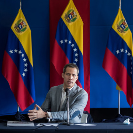 El opositor Juan Guaidó ofrece declaraciones reconociéndose vencido por una mayoría que pide acabar con su "presidencia" autoproclamada.