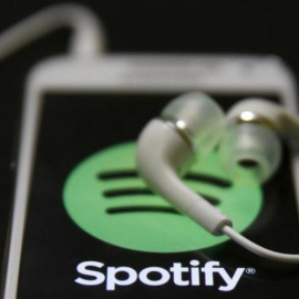 Un dispositivo móvil ejecutando la aplicación Spotify.- EFE