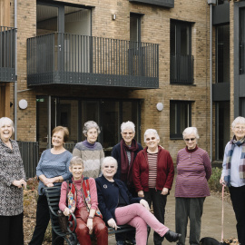 2/1/23 Grupo de residentes en un 'cohousing' londinense.