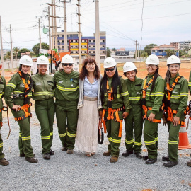 La ministra de Igualdad, Ana Redondo, durante la visita la Escuela de Electricistas de Iberdrola en Brasil. / IBERDROLA