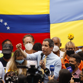 Juan Guaido, líder de la oposición en Venezuela, habla durante un mitin por la paz en Ucrania y contra el gobierno venezolano a 3 de marzo de 2022