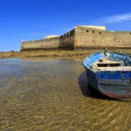 Los testigos de Jehová a los que el franquismo encarceló en un castillo de Cádiz por no querer hacer la mili