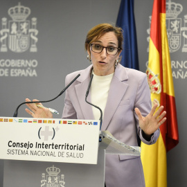 La ministra de Sanidad, Mónica García, durante una rueda de prensa tras el pleno del Consejo Internacional del Sistema Nacional de Salud, a 11 de octubre de 2024, en Madrid.