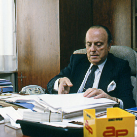 Manuel Fraga Iribarne en su despacho. Foto de ARCHIVO