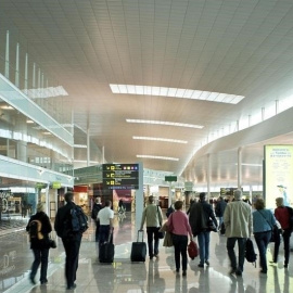 Aena cerrará en enero la pista principal del aeropuerto de El Prat para su renovación. Europa Press