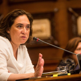 La alcaldesa de Barcelona, Ada Colau, durante el pleno extraordinario del Ayuntamiento.-  EFE/ Quique García