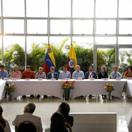 Mesa de negociación entre el Ejército de Liberación Nacional (ELN) y el Gobierno colombiano el pasado 12 de diciembre de 2022 en Caracas, Venezuela.