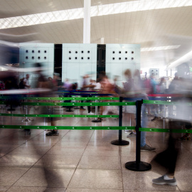 Controles de seguridad del aeropuerto de Barcelona-El Prat. EFE/Quique García