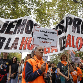 Un grupo de personas durante la manifestación para denunciar la subida del precio de los alquileres en Madrid, el pasado 13 de octubre.