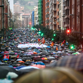 Manifestación anual en apoyo a los presos de ETA organizada por Sare bajo el lema "Etxera bidera gertu" (el regreso a casa pronto), este sábado en Bilbao.