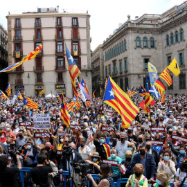 Manifestació de l'Assemblea a la plaça Sant Jaume de Barcelona per exigir la formació d'un Govern independentista.