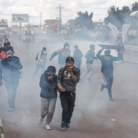 Enfrentamientos entre manifestantes y la policía el pasado sábado en Juliaca (Perú).