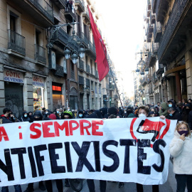 Concentració convocada pels CDR al carrer Jaume I contra l'acte del partit ultradretà Vox a Barcelona.