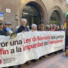 Representantes de asociaciones memorialistas se manifiestan en Madrid,  a 21 de octubre de 2024.