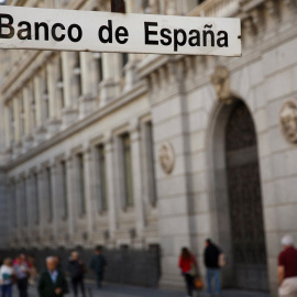 El letrero de la entrada de la estación de metro de Banco de España, junto a su sede en el centro de Madrid. REUTERS/Sergio Perez