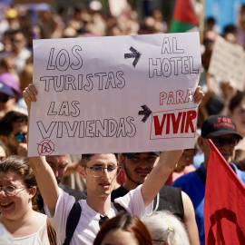 Miles de malagueños se manifestaron en junio por la dificultad de encontrar una vivienda para alquilar en la ciudad. Imagen de archivo.