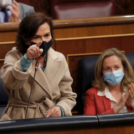 21/04/2021.- La vicepresidenta Primera del Gobierno, Carmen Calvo, inteviene en la sesión de control al Gobierno celebrada este miércoles en el Congreso. EFE/Juan Carlos Hidalgo