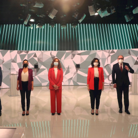 Los candidatos a la presidencia de la Comunidad de Madrid antes del inicio del debate que se celebra hoy miércoles en los estudios de Telemadrid.