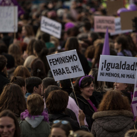 Pancartas con lemas feministas durante la manifestación del 8M en Madrid.-JAIRO VARGAS