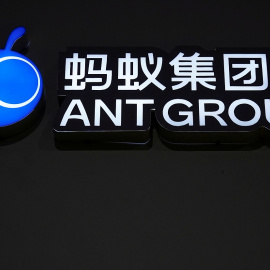 El logo de Ant Group durante la Conferencia Mundial de Internet en la localidad de Wuzhen, en la provincia china de Zhejiang. REUTERS