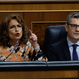 María Jesús Montero y Félix Bolaños, durante la sesión de control al Gobierno celebrada en el Congreso.