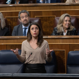 La ministra de Igualdad, Irene Montero, interviene durante una sesión plenaria, en el Congreso de los Diputados, a 21 de diciembre de 2022, en Madrid.