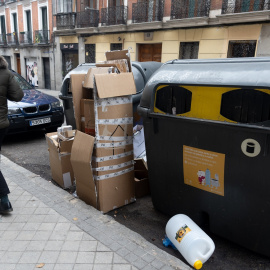 Imagen de unos contenedores de basura.