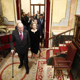 El rey emérito, Juan Carlos I, junto a la reina Sofía en el Congreso de los Diputados.