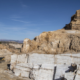 Montaña dedicada a la extracción de minerales.