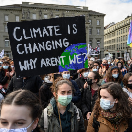 Un grupo de activistas, durante una protesta climática en la capital de Suiza, Berna, en una imagen de archivo tomada en octubre de 2021