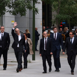 Los exmiembros del Govern Joaquín Forn, Raül Romeva, Dolors Bassa, Jordi Turull, Josep Rull y Meritxell a su llegada a la sede de la Audiencia Nacional. REUTERS/Susana Vera