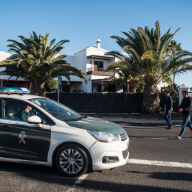 Efectivos de la Guardia Civil se personan en el domicilio de Romina Celeste - EFE/ Javier Fuentes