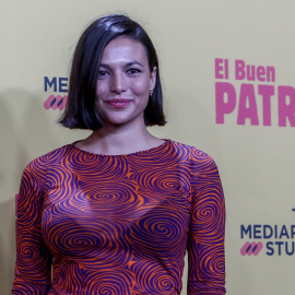 La actriz Elisa Mouliaa, posa en la premiere de la película ‘El buen patrón’, en los Cines Callao, a 14 de octubre de 2021.