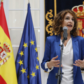 La vicepresidenta primera del Gobierno y ministra de Hacienda, María Jesús Montero, en una comparecencia ante los medios tras la clausura de una jornada de la intervención General de la Administración del Estado, en Sevilla. EFE/ Jose Manuel Vidal