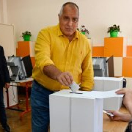 El partido conservador GERB gana las séptimas elecciones de Bulgaria en tres años y medio