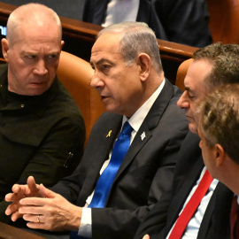 Yoav Gallant y Benjamin Netanyahu, en el Parlamento israelí.