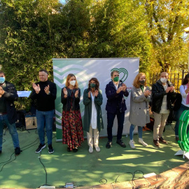 Martina Velarde y Toni Valero, junto a otros compañeros en el acto de Unidas Podemos por el 4D.