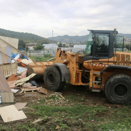 L'Ajuntament de Montcada i Reixa enderroca les barraques a la zona del Torrent de la Vallençana.