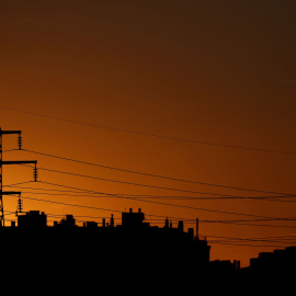 Cables de la luz. Foto de archivo.