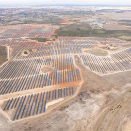 Vista aérea de la planta fotovoltaica de Opdenergy en Alcalá de Guadaira (Sevilla).