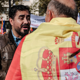 El eurodiputado Luis 'Alvise' Pérez durante una concentración para pedir elecciones generales, en la Plaza de Castilla, a 20 de octubre de 2024, en Madrid.