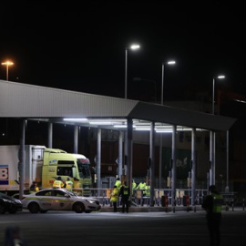 Camiones pasan por un puesto de aduanas en el puerto de Dublín cuando entran en funcionamiento los nuevos acuerdos comerciales Post Brexit-Mar de Irlanda, el pasado 1 de enero de 2021.