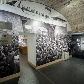 Foto de la liberación de los supervivientes del campo de concentración de Mauthausen, en la exposición ‘Mauthausen: memorias compartidas’,  organizada por Centro Sefarad-Israel y la Secretaría de Estado de Memoria Democrática.