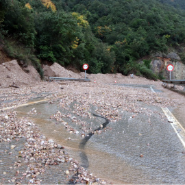 La carretera de can Massana, tallada per despreniments