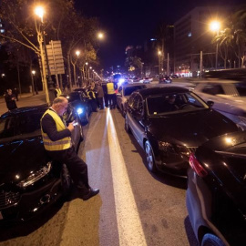 Concentración de vehículos VTC en la Avenida Diagonal, en Barcelona. EFE