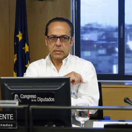 El responsable de Gürtel en la Comunidad Valenciana, Álvaro Pérez, el Bigotes, en el Congreso de los Diputados durante su comparecencia ante la comisión de investigación sobre la presunta financiación ilegal del PP. EFE/Javier Lizón